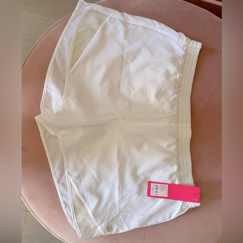 Lilly Pulitzer NWT Ocean Trail Workout Short in Resort White with Gold Accents